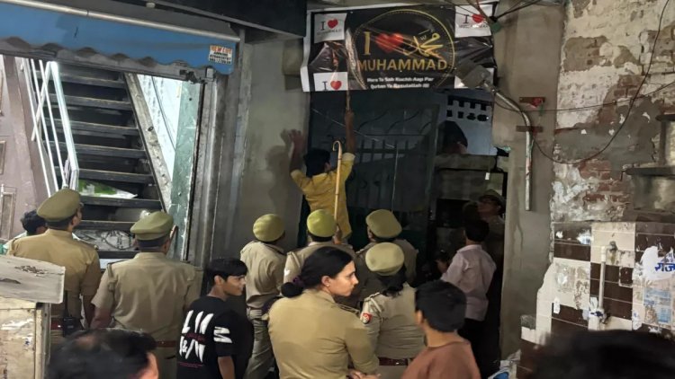 सीओ सिटी ने हटवाया मुस्लिम इलाकों से आई लव मोहम्मद के पोस्टर
