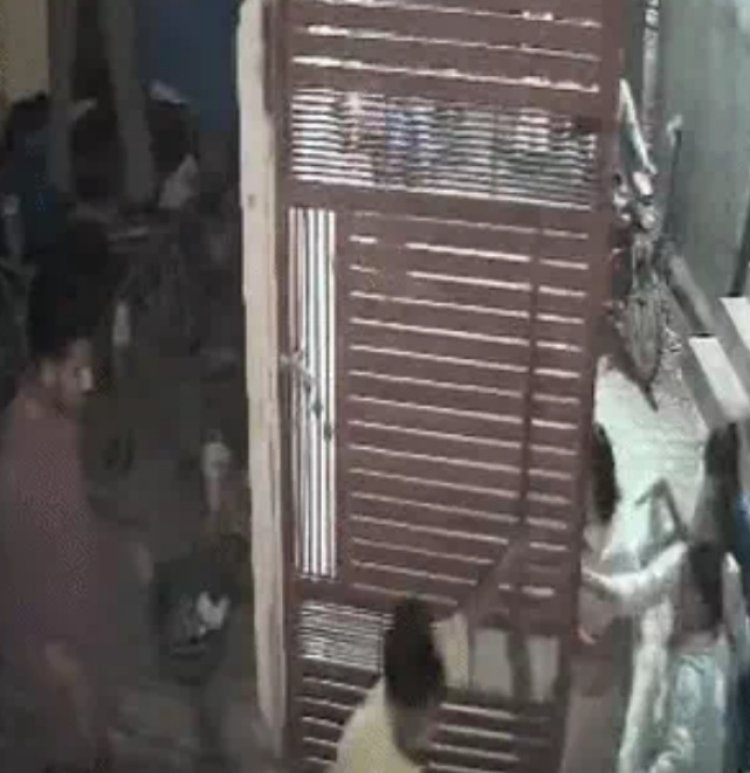 गुलाबी गैंग संग पत्नी ने पति को घर में घुसकर पीटा