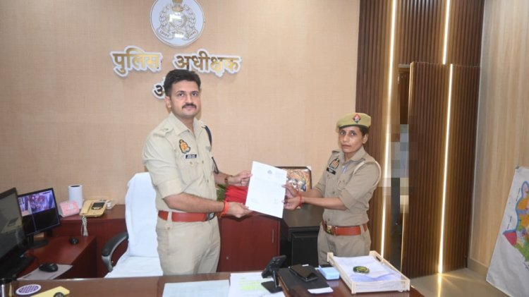 ईमानदारी की मिसाल बनी महिला आरक्षी, एसपी ने प्रशस्ति पत्र देकर किया सम्मानित
