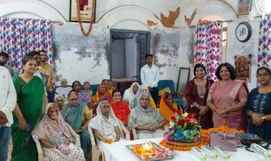 दीक्षांत समारोह के पूर्व संपूर्णानंद संस्कृत विश्वविद्यालय ने किया वृद्धाश्रम में महिला सम्मेलन