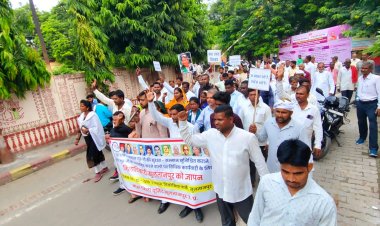 भाजपा विधायक राजेश गौतम के खिलाफ कलेक्ट्रेट पर प्रदर्शन