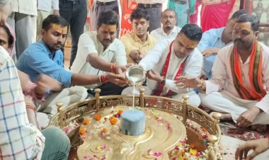 शरद पूर्णिमा के अवसर पर विहित के अवध प्रान्त मंत्री ने की संगठन के पदाधिकारी के साथ पूजा अर्चना