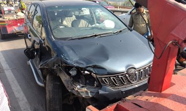 प्रयागराज के नए पुल पर भीषण सड़क हादसा | तेज रफ्तार कार ने पिता और दो स्कूली बच्चों को रौंदा