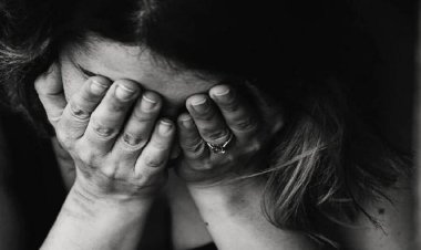 नर्सिंग होम में भर्ती युवती ने कंपाउंडर पर ड्रिप लगाने के दौरान छेड़खानी का आरोप लगाया