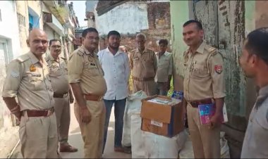 जूते की दुकान से भारी मात्रा में अवैध पटाखा बरामद,एक युवक हिरासत में