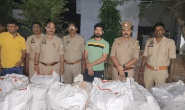 फर्नीचर की दुकान में छिपा रखा था 8 कुंतल अवैध पटाखा, पुलिस ने किया भंडाफोड़