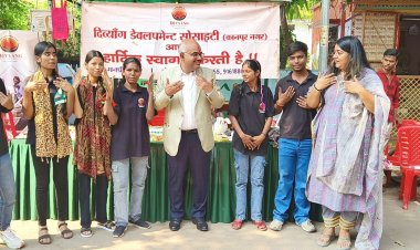 कलेक्ट्रेट में दिव्यांग बच्चों की प्रदर्शनी से सजी दीपावली की रौनक