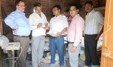 खोया भट्ठियों पर खाद्य विभाग की कार्रवाई, 160 किलोग्राम खोया नष्ट कराया