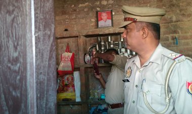 नोएडा से घर लौटी युवती ने फांसी लगाकर दी जान