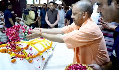 सीएम योगी ने किए संत शिरोमणि साईं चांडूराम जी के अंतिम दर्शन, अर्पित की श्रद्धांजलि