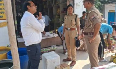 लाखों की अवैध आतिशबाजी व बारूद संग चार गिरफ्तार