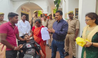 जिलाधिकारी की संवेदनशीलता से दिव्यांग को मात्र दाे घण्टे में उपलब्ध करायी गयी पेंशन और आधार कार्ड