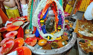 दीपोत्सव महापर्व पर भगवान महाकालेश्वर का पंचामृत अभिषेक एवं अन्नकूट भोग अर्पण