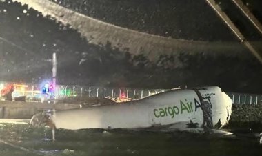 हांगकांग में दुबई का मालवाहक विमान दुर्घटना का शिकार, दो की मौत, चालक दल के चारों सदस्य सुरक्षित