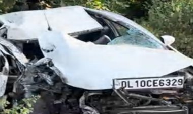 कार व बस की जोरदार भिड़ंत में दो कार सवार गम्भीर