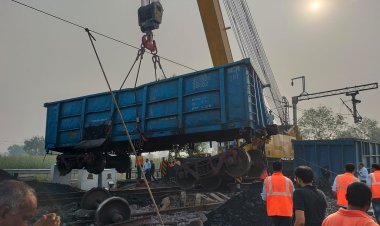 मथुरा : 13 घंटों बाद शुरू हाे सका ट्रेन संचालन, यात्रियों ने ली राहत की सांस