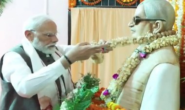 प्रधानमंत्री मोदी ने कर्पूरी ठाकुर के गांव पहुंच कर जननायक को किया नमन