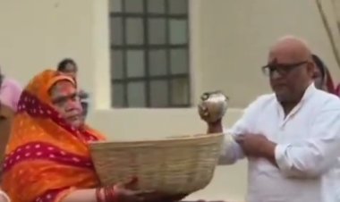 अजय राय ने अस्ताचलगामी सूर्य को अर्घ्य किया अर्पित