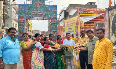 न्यू काली पूजा समिति ने छठ व्रतियों को किया पूजन सामग्री का वितरण