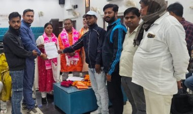 औरैया : कार्तिक मेले का टेंडर रद्द करने की मांग तेज, सभासदों ने विधायक को सौंपा ज्ञापन