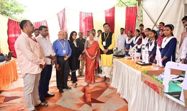 बारिश में भी नहीं थमा जोश, तीसरे दिन स्पेस महाकुंभ में लाॅन्च हुए 13 मॉडल रॉकेट