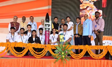 भारत के युवा वैज्ञानिकों ने कुशीनगर में चमकाया अंतरिक्ष नवाचार का परचम