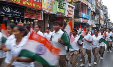 वाराणसी: रिमझिम बारिश के बीच रन फॉर यूनिटी में दौड़ी काशी,पुलिस कर्मियों,युवाओं ने की भागीदारी