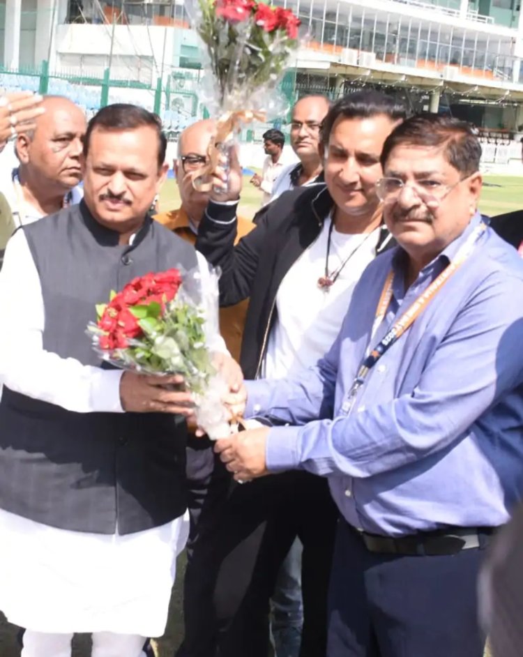 भारत ए और ऑस्ट्रेलिया ए के बीच पहला वनडे शुरू, सांसद रमेश अवस्थी ने किया शुभारम्भ