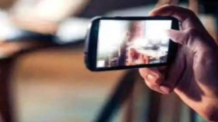 भतीजे ने बनाया चाची का अश्लील वीडियो, कर रहा है ब्लैकमेल