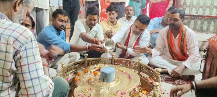 शरद पूर्णिमा के अवसर पर विहित के अवध प्रान्त मंत्री ने की संगठन के पदाधिकारी के साथ पूजा अर्चना