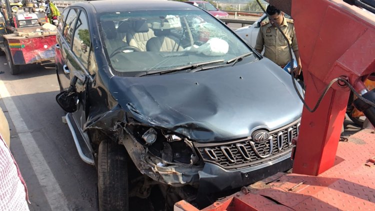 प्रयागराज के नए पुल पर भीषण सड़क हादसा | तेज रफ्तार कार ने पिता और दो स्कूली बच्चों को रौंदा