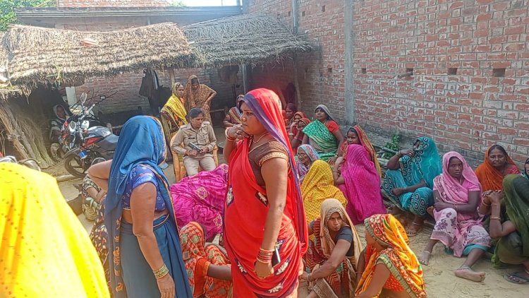 महिला का शव कुण्डे से लटकता हुआ मिला, जाँच शुरू