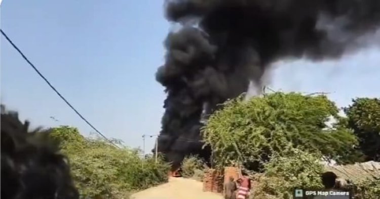 11 हजार वोल्ट लाइन की चपेट में आया डंपर, लगी आग