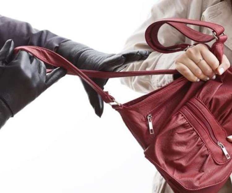 एटीएम मशीन ठीक करने वाले इंजीनियर से लूट