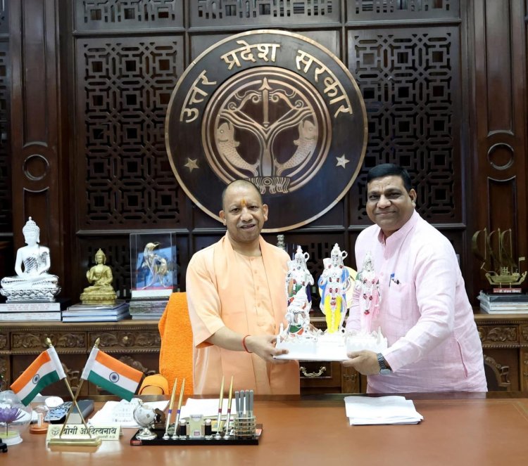 मुख्यमंत्री से मिले कैंट विधायक संजीव अग्रवाल, एयरपोर्ट से नई उड़ानों की रखी मांग