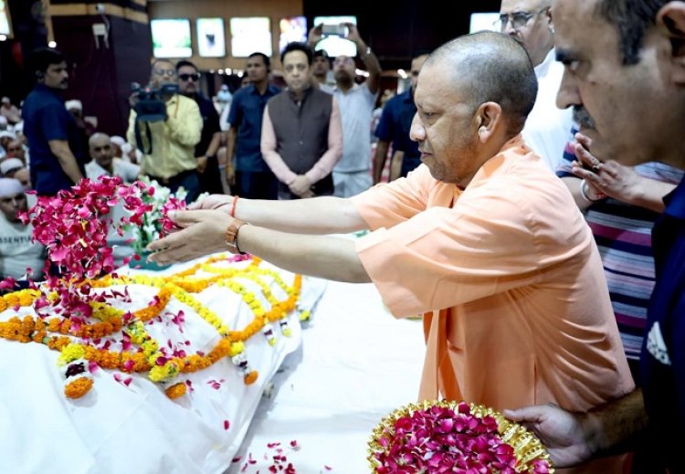 सीएम योगी ने किए संत शिरोमणि साईं चांडूराम जी के अंतिम दर्शन, अर्पित की श्रद्धांजलि
