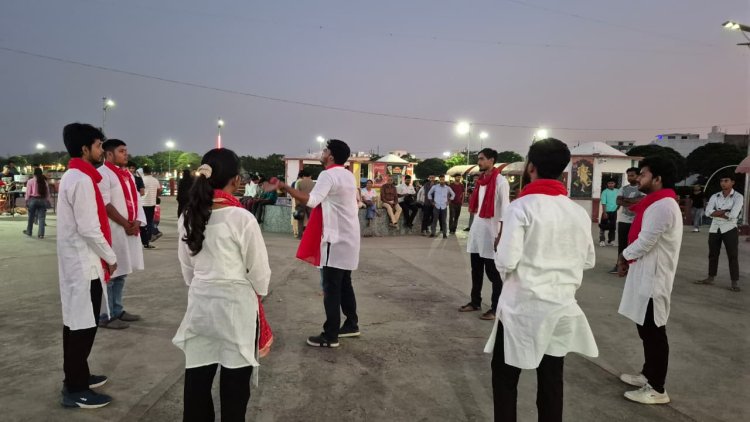 गोरखपुर विश्वविद्यालय के पत्रकारिता छात्रों ने ‘गोरखपुर रंग महोत्सव 2025’ में हासिल किया प्रथम स्थान*