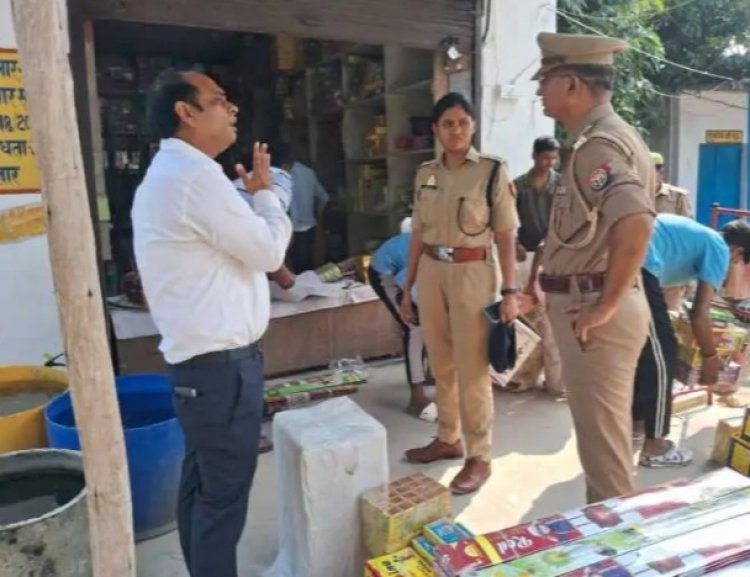 लाखों की अवैध आतिशबाजी व बारूद संग चार गिरफ्तार