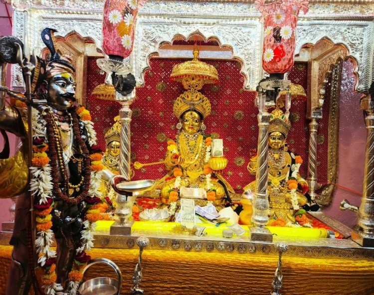 स्वर्णमयी अन्नपूर्णा के दरबार में खुला श्रद्धा का खजाना,दरबार में दर्शन के लिए उमड़ रहे श्रद्धालु