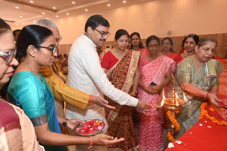 वाराणसी: वीरांगना महारानी लक्ष्मीबाई का 190 वां जन्मोत्सव मनाया गया