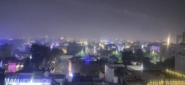 मुरादाबाद में जमकर आतिशबाजी, आंखाें में जलन, एक्यूआई 260 से अधिक