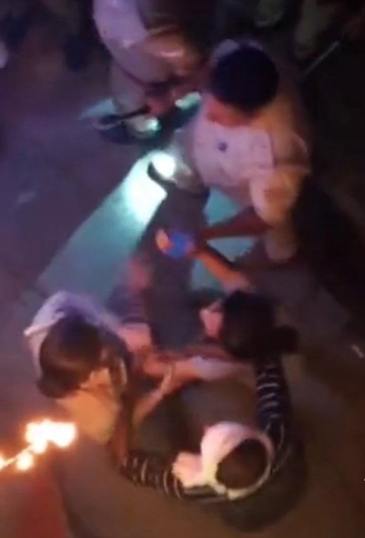 आराेपित को पकड़ने गई पुलिस पर महिलाओं से बदसलूकी का आरोप