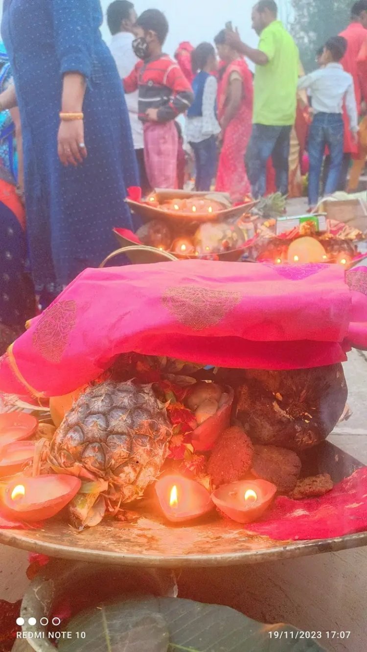 लोक आस्था के महापर्व डाला छठ की सुगंध, बाबा विश्वनाथ की नगरी में छठ माता के गीतों की गूंज