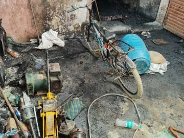 टायर की दुकान में लगी आग, चार लोग झुलसे, मां बेटी की मौत
