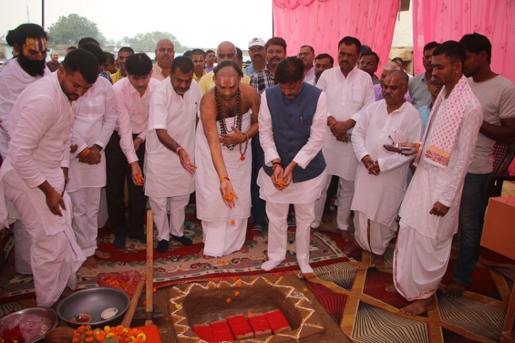 सतनाः उप मुख्यमंत्री ने आचार्य आश्रम नयागांव में किया छात्रावास भवन का शिलान्यास