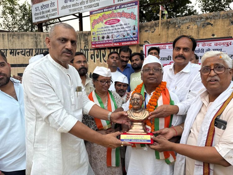 जनपद पहुंची एक कदम गांधी के साथ पदयात्रा का विधायक अमिताभ बाजपेयी ने किया स्वागत