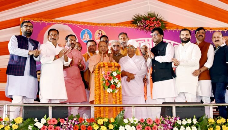 खीरी जिले के मुस्तफाबाद का नाम होगा ‘कबीरधाम’, मुख्यमंत्री योगी बोले- हमारी गुलामी का कारण रही छुआछूत