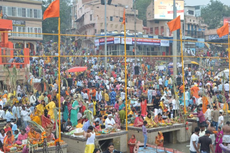 उदीयमान सूर्य को अर्घ्य देने के साथ चार दिवसीय महापर्व छठ का समापन