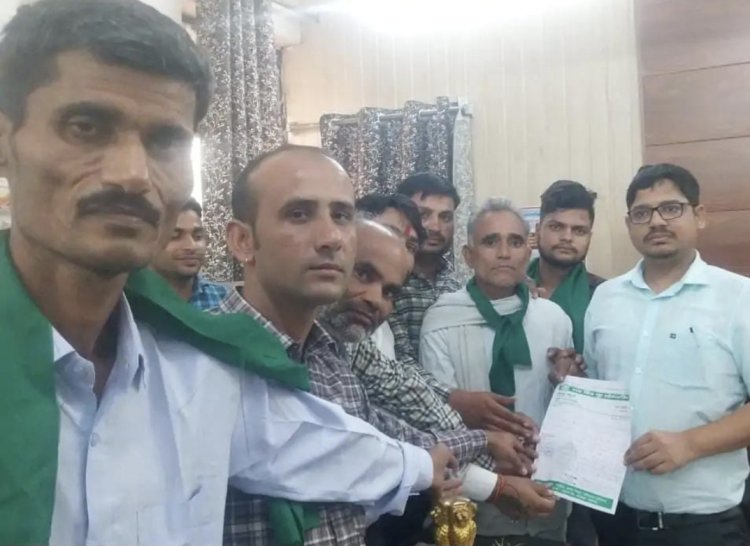 डीएपी की कमी को लेकर किसानों ने सौंपा ज्ञापन