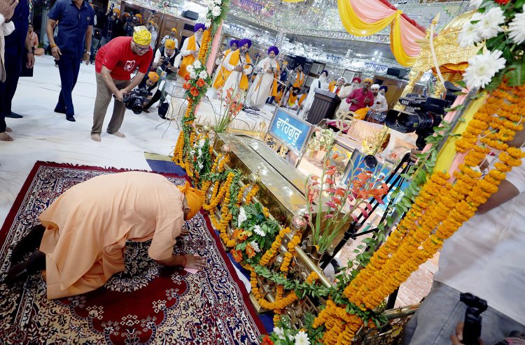 गुरु परंपरा ने भारत को दिया त्याग और बलिदान का संदेश : मुख्यमंत्री योगी